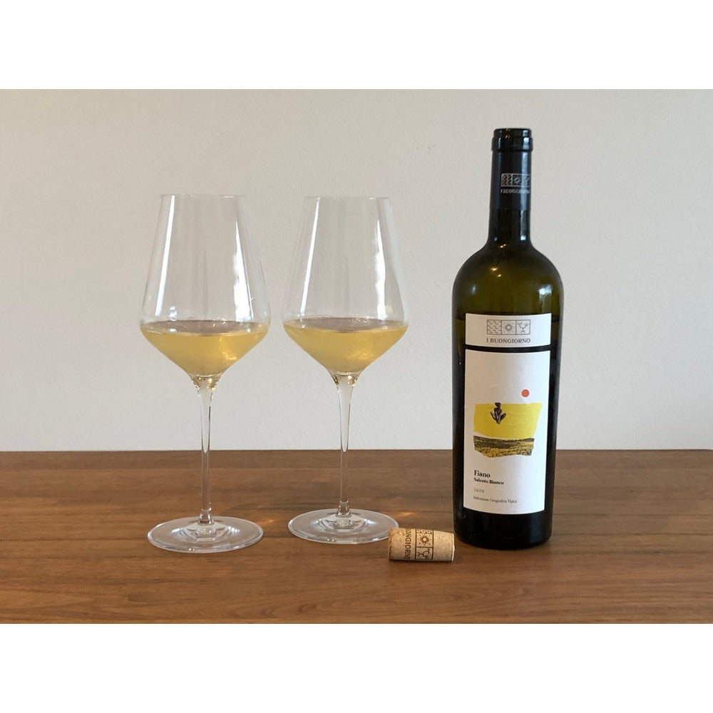 フィアーノ 白ワイン グラスに注いだ状態