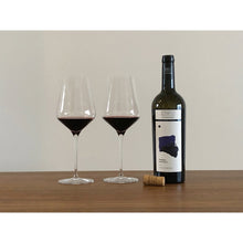 画像をギャラリービューアに読み込む, ネグロアマーロ　赤ワイン　グラスに注いだ状態
